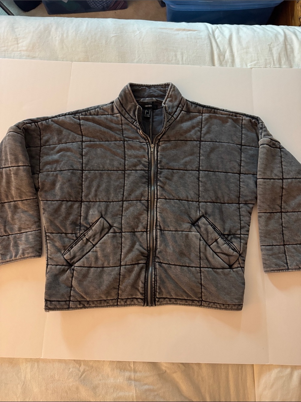 Forever 21 Gray Soft Quilted Puffer Jacket women’s size Small
